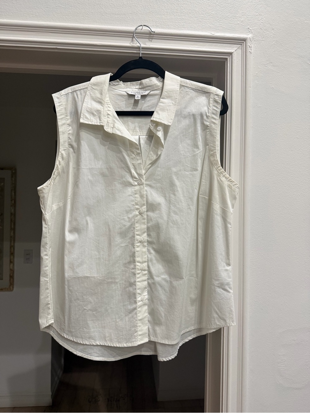 Liverpool Sleeveless Button-Down Shirt in Cream
